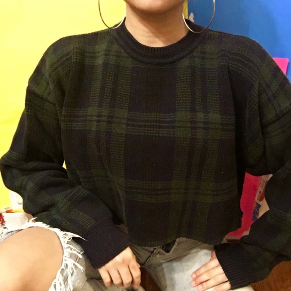 Sweaters - cropped chunky plaid sweater ☽